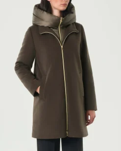 Cappotto verde militare Emme Marella in tessuto diagonale con pettorina e cappuccio imbottiti in nylon removibili