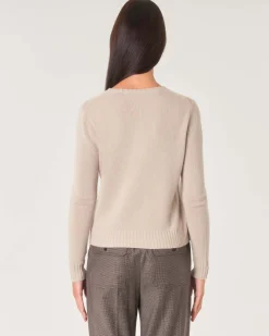 Cardigan beige in puro cashmere con scollo tondo e chiusura a bottoni