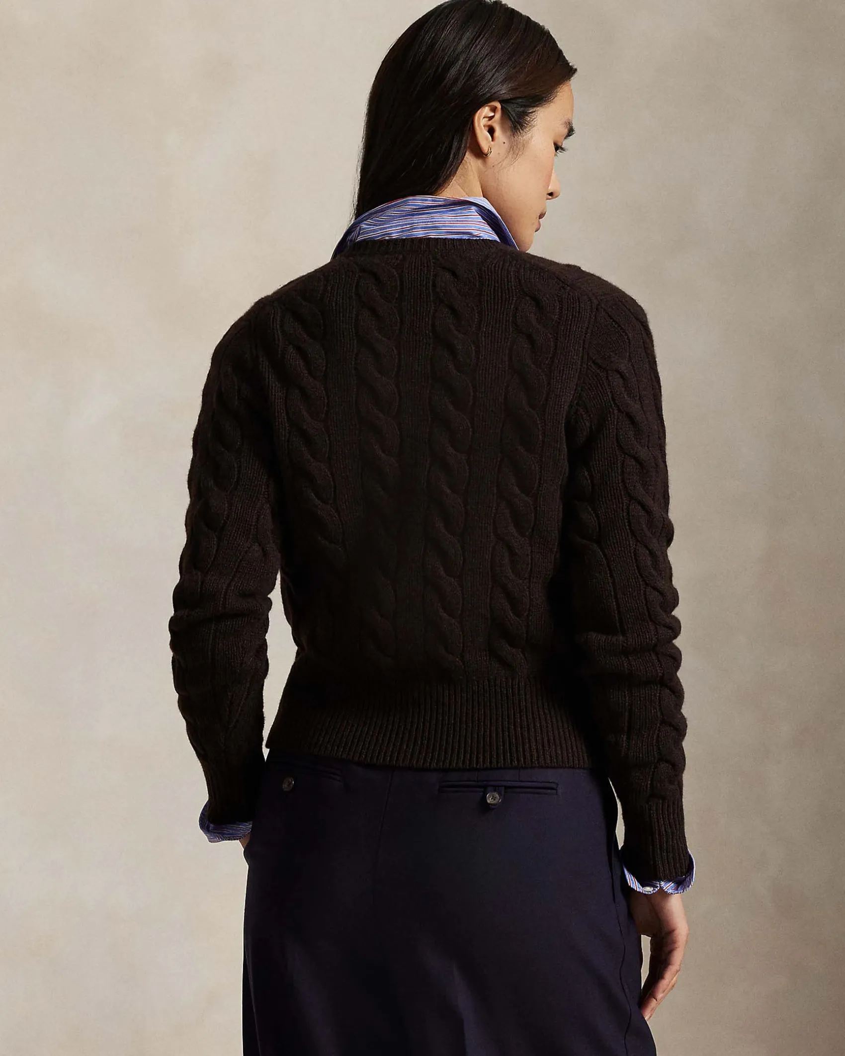 Cardigan color avorio Polo Ralph Lauren in lana e cashmere a trecce con scollo a giro e logo ricamato sul petto