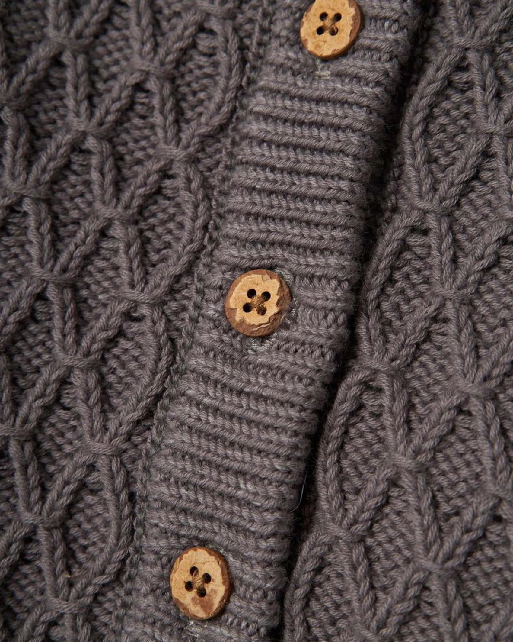 Cardigan Lil'Atelier grigio antracite in puro cotone a trecce