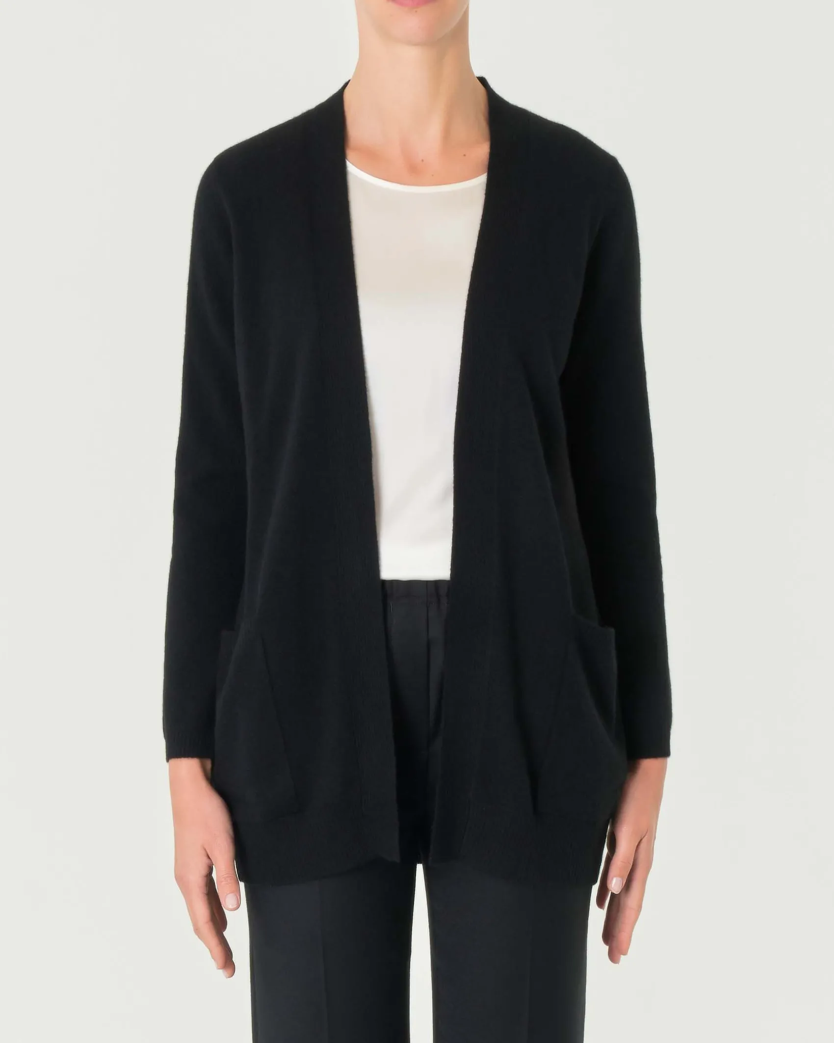 Cardigan midi nero in puro cashmere senza bottoni di chiusura con tasche laterali