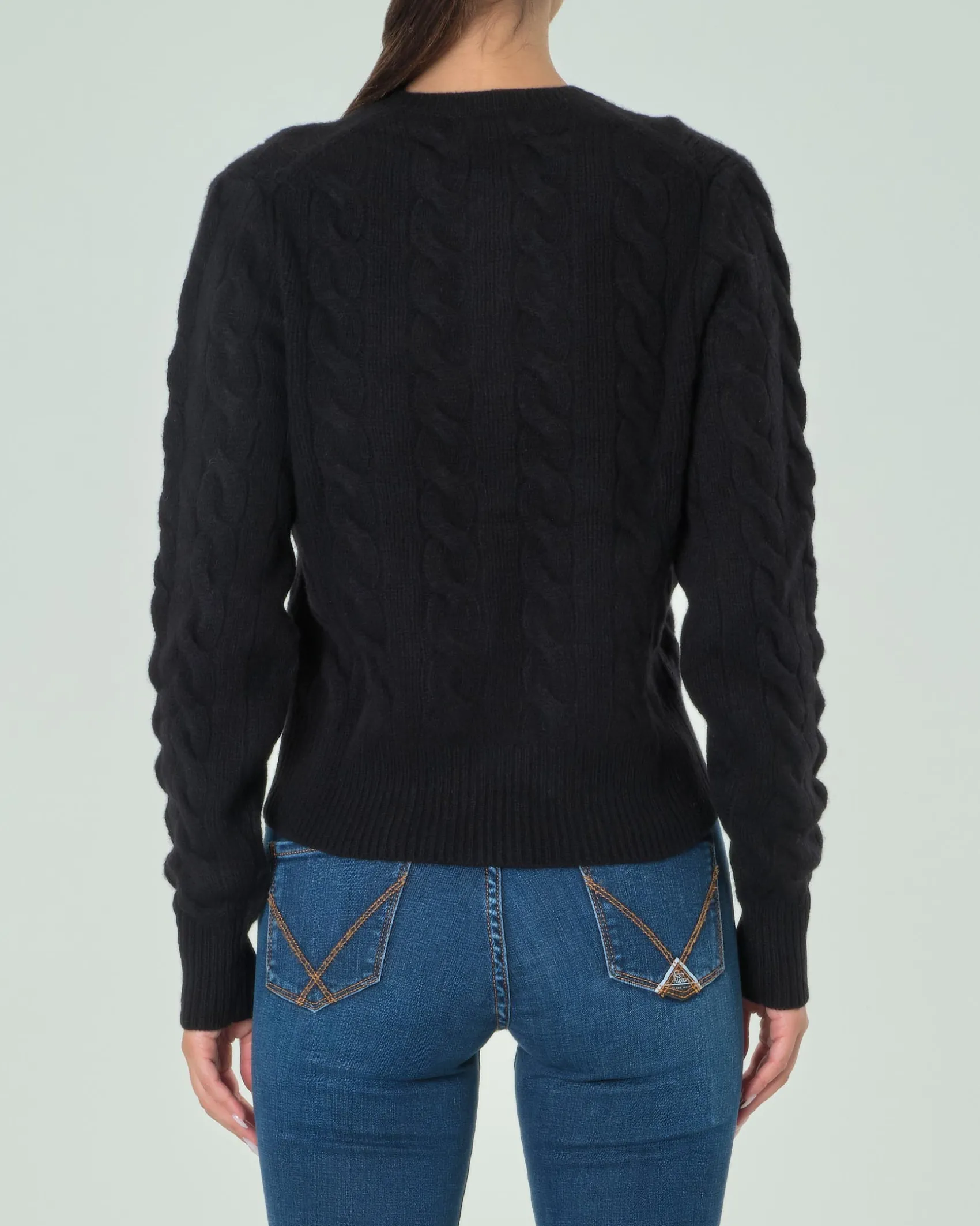 Cardigan nero in lana e cashmere lavorato a trecce con scollo a giro