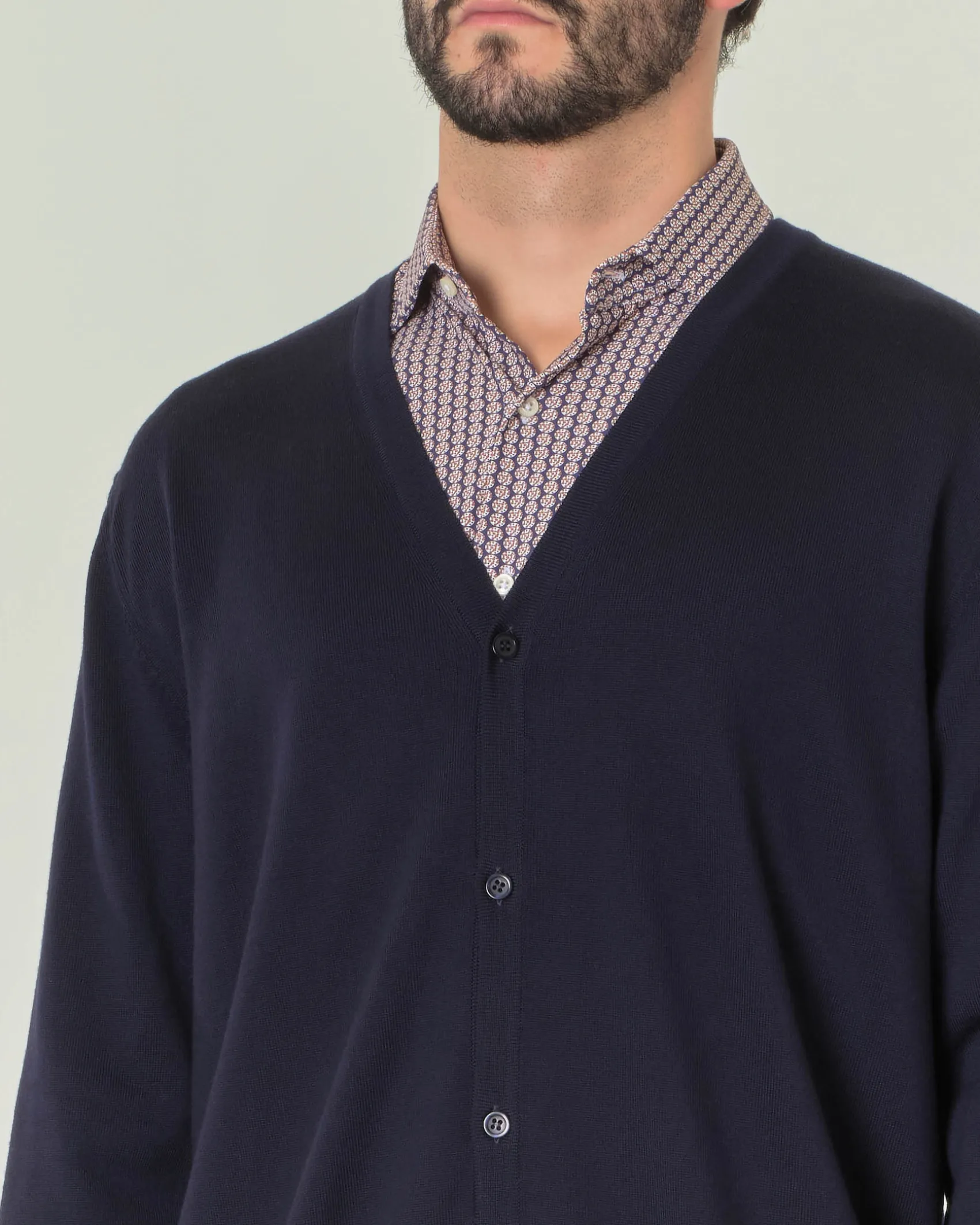 Cardigan Pellizzari blu navy in lana merino con chiusura a bottoni