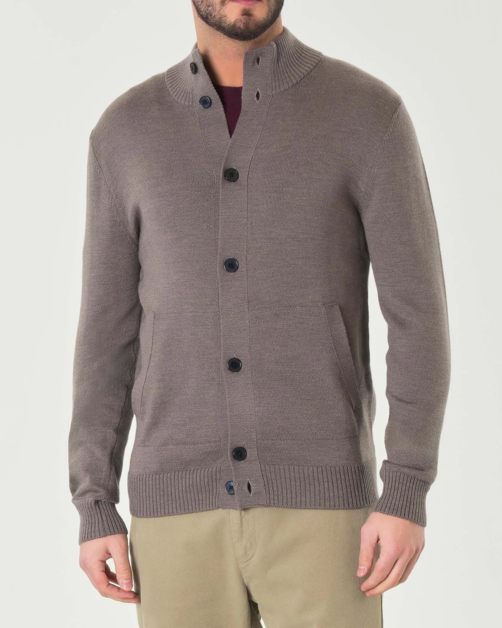 Cardigan Pellizzari color noce in maglia finezza 7 di pura lana merino con tasche frontali e collo alto