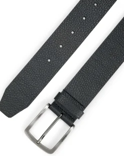 Cintura Boss nera in pelle martellata con fibbia in metallo argento e logo inciso