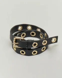 Cintura in pelle nera con borchie dorate