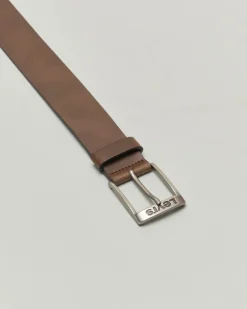 Cintura Levi's marrone in pelle effetto vintage e fibbia in metallo