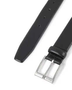 Cintura nera in pelle liscia con fibbia in metallo