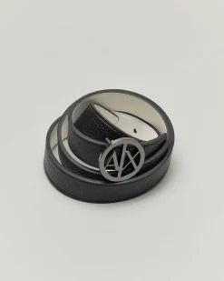 Cintura nera reversibile nel colore bianco in similpelle liscia con fibbia logo