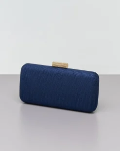 Clutch rigida blu in tessuto lavorato a micro rete con chiusura a scatto tubolare in metallo dorato