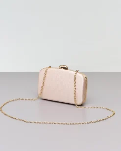 Clutch rigida color champagne in tessuto goffrato con profili e chiusura scatto in metallo dorato
