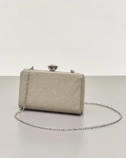 Clutch rigida color oro in lurex con strass tono su tono applicati sul davanti e chiusura a gioiello a scatto