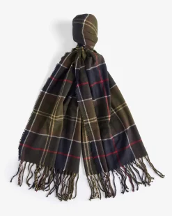 Cofanetto Barbour con sciarpa a fantasia tartan verde e blu con berretto blu a coste con pon pon abbinato in ecopelliccia
