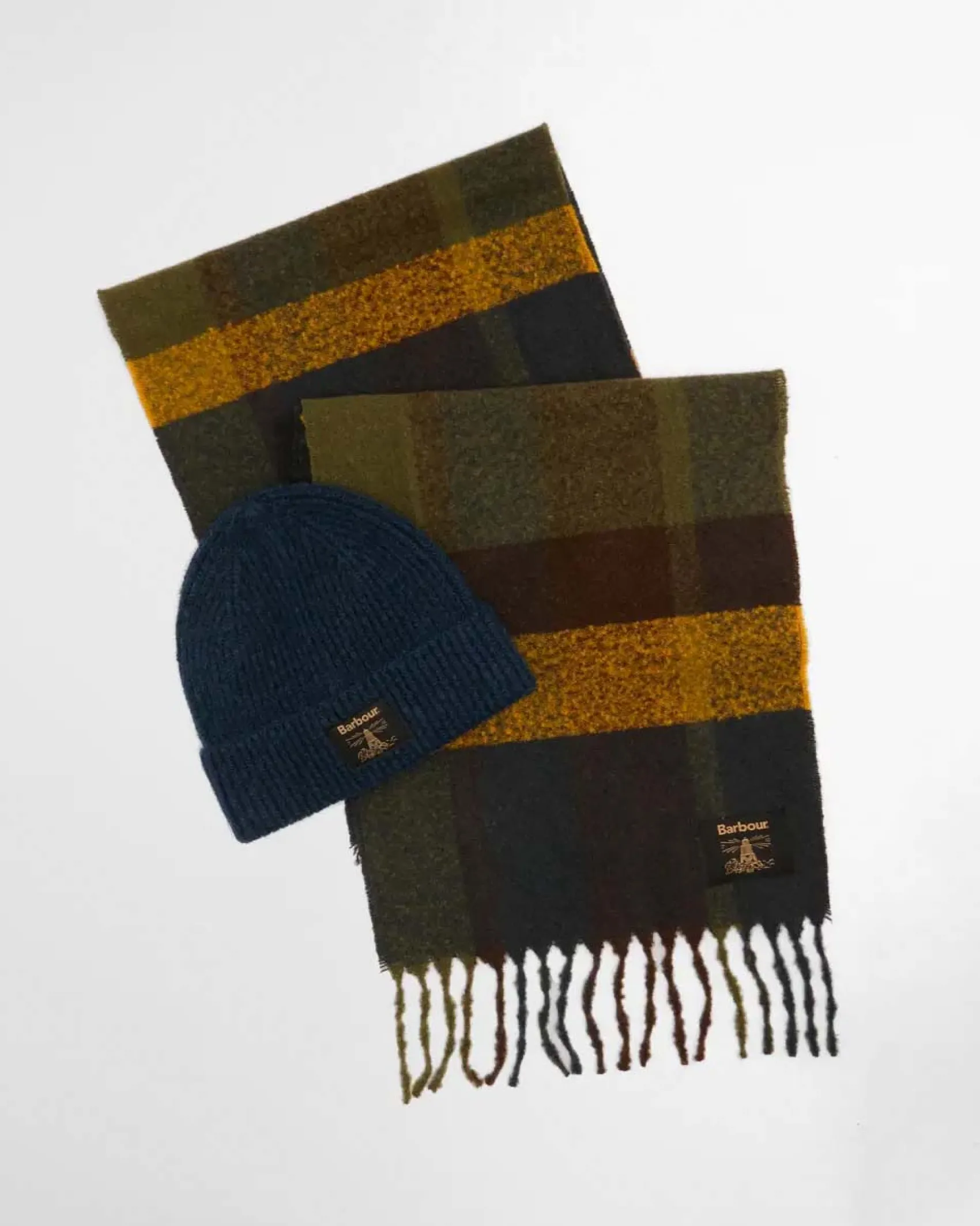 Cofanetto Barbour idea regalo composto da sciarpa tartan check verde militare e ocra e berretto blu