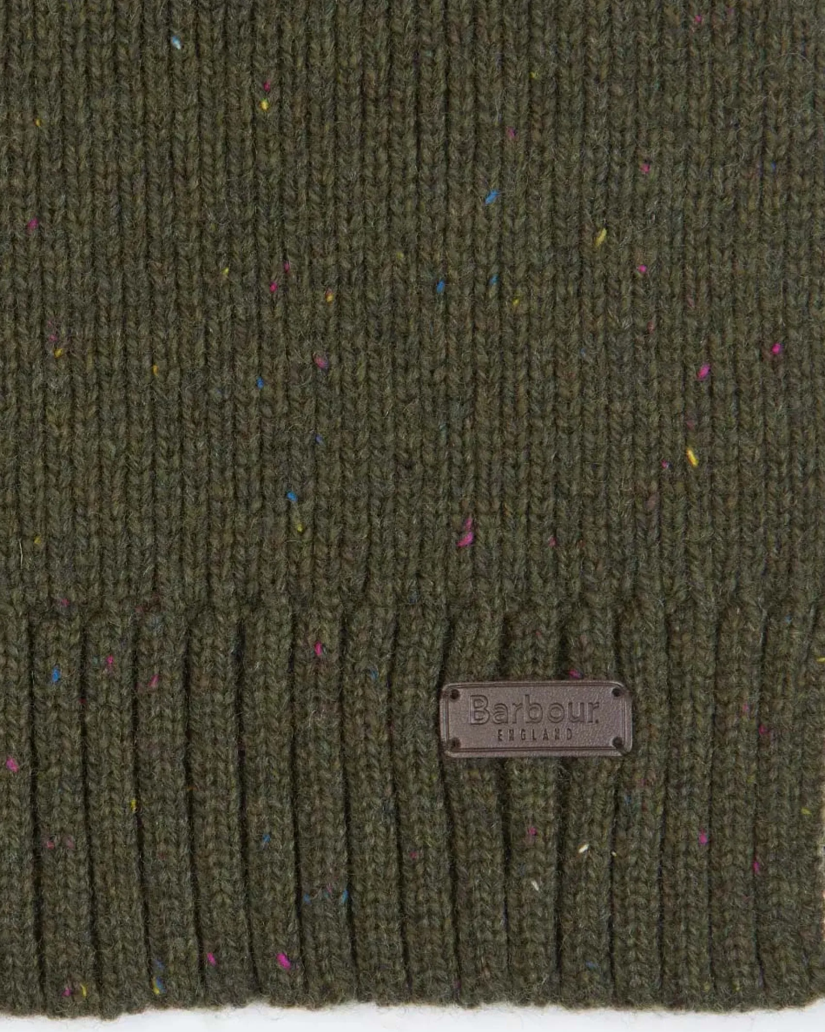 Cofanetto idea regalo Barbour composto da sciarpa e berretto verde militare in lana bottonata