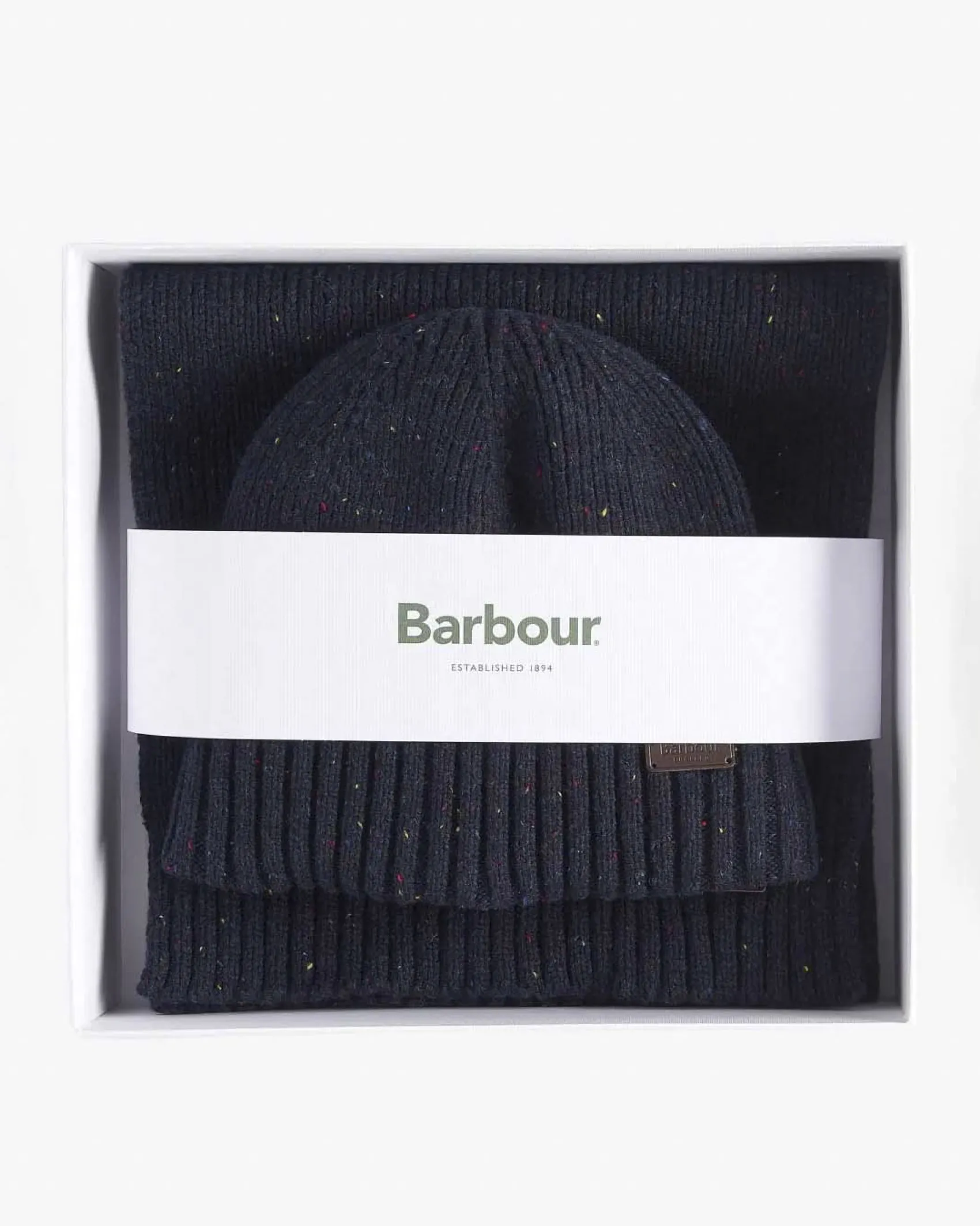 Cofanetto idea regalo Barbour composto da sciarpa e berretto blu in lana bottonata
