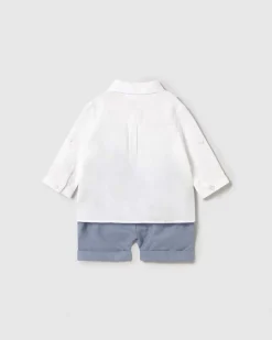 Completo composto da camicia bianca gilet a righe e bermuda avio