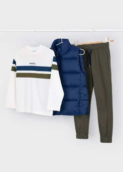 Completo Mayoral composto da gilet blu maglietta color avorio a maniche lunghe e pantalone lungo verde militare