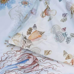 Copripiumino Ocean Izylinen double face a due piazze in cotone bianco a stampa meduse e conchiglie
