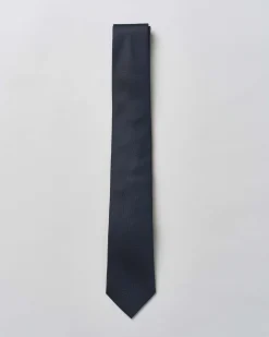 Cravatta Boss blu in misto seta con motivo micro armatura