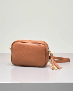 Cross bag color cuoio in pelle efetto martellato