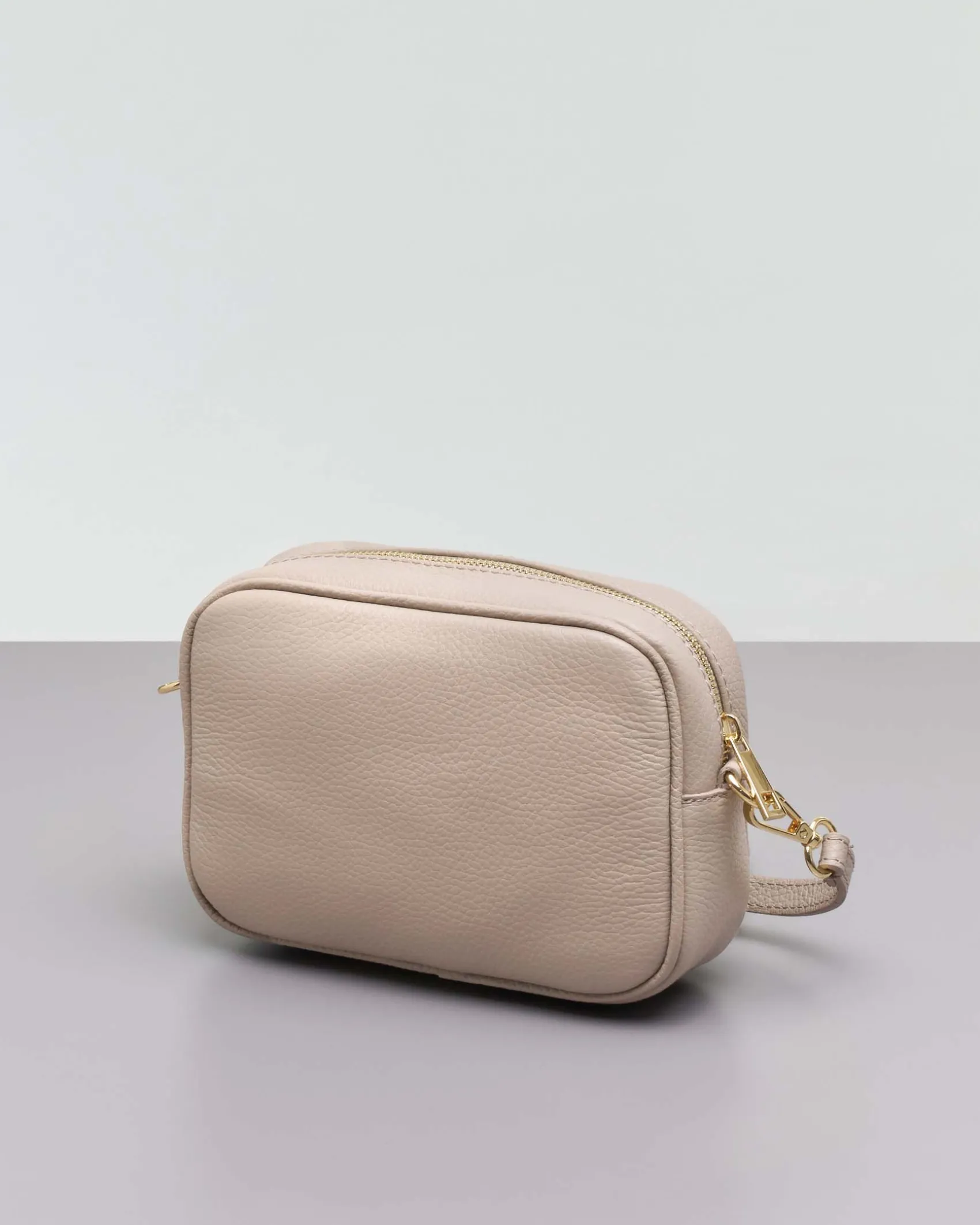 Cross bag color marmo in pelle effetto martellato