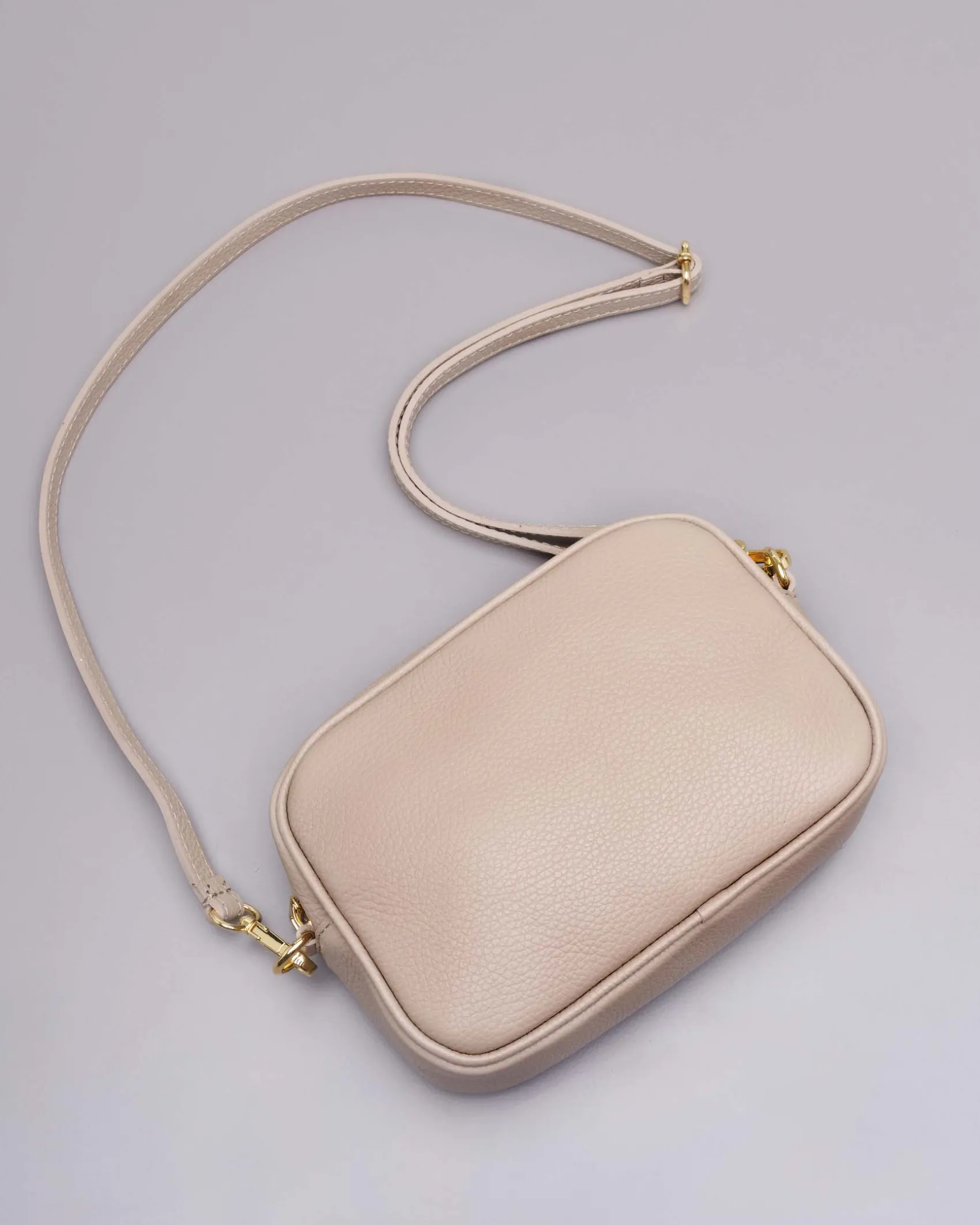 Cross bag color marmo in pelle effetto martellato