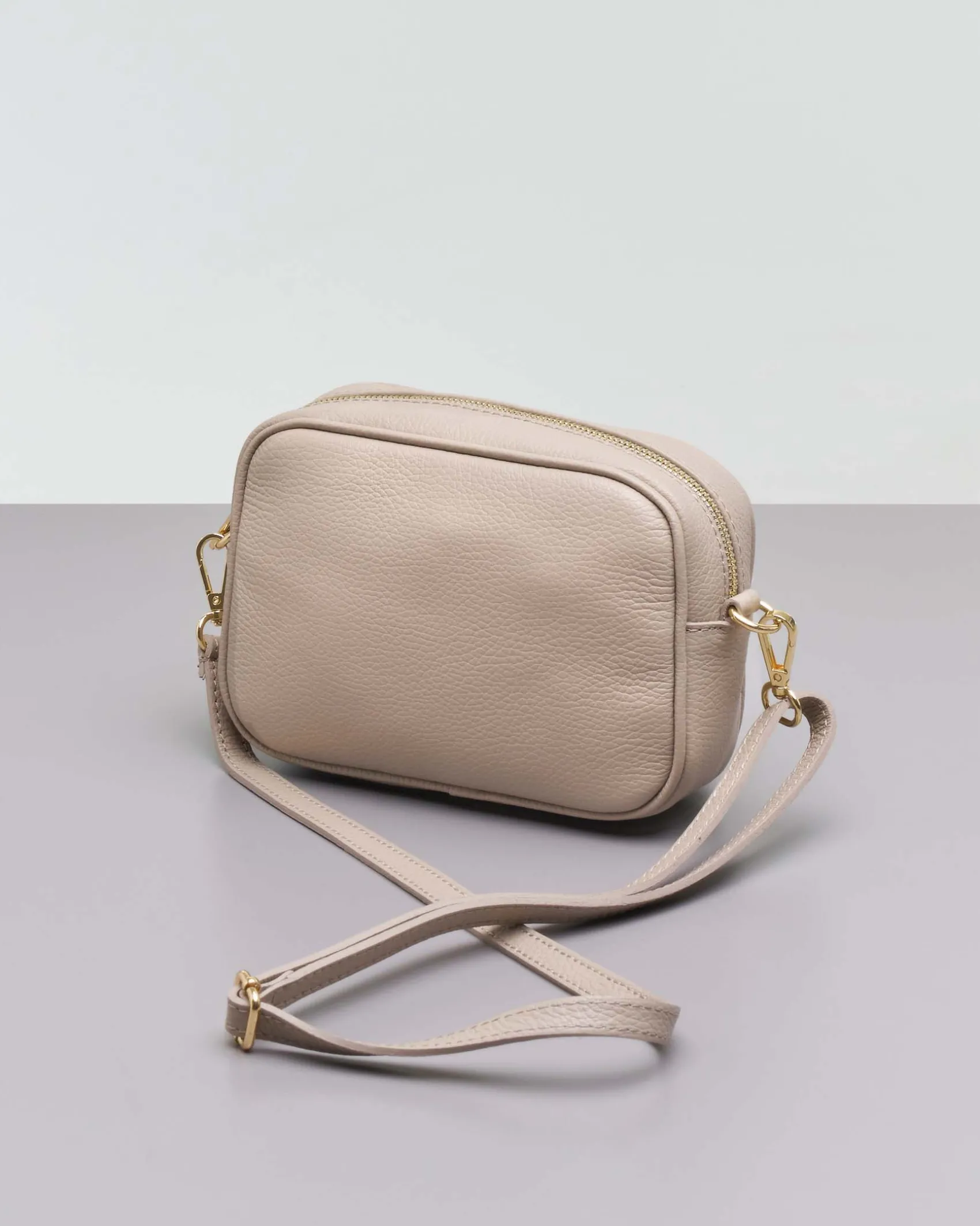 Cross bag color marmo in pelle effetto martellato