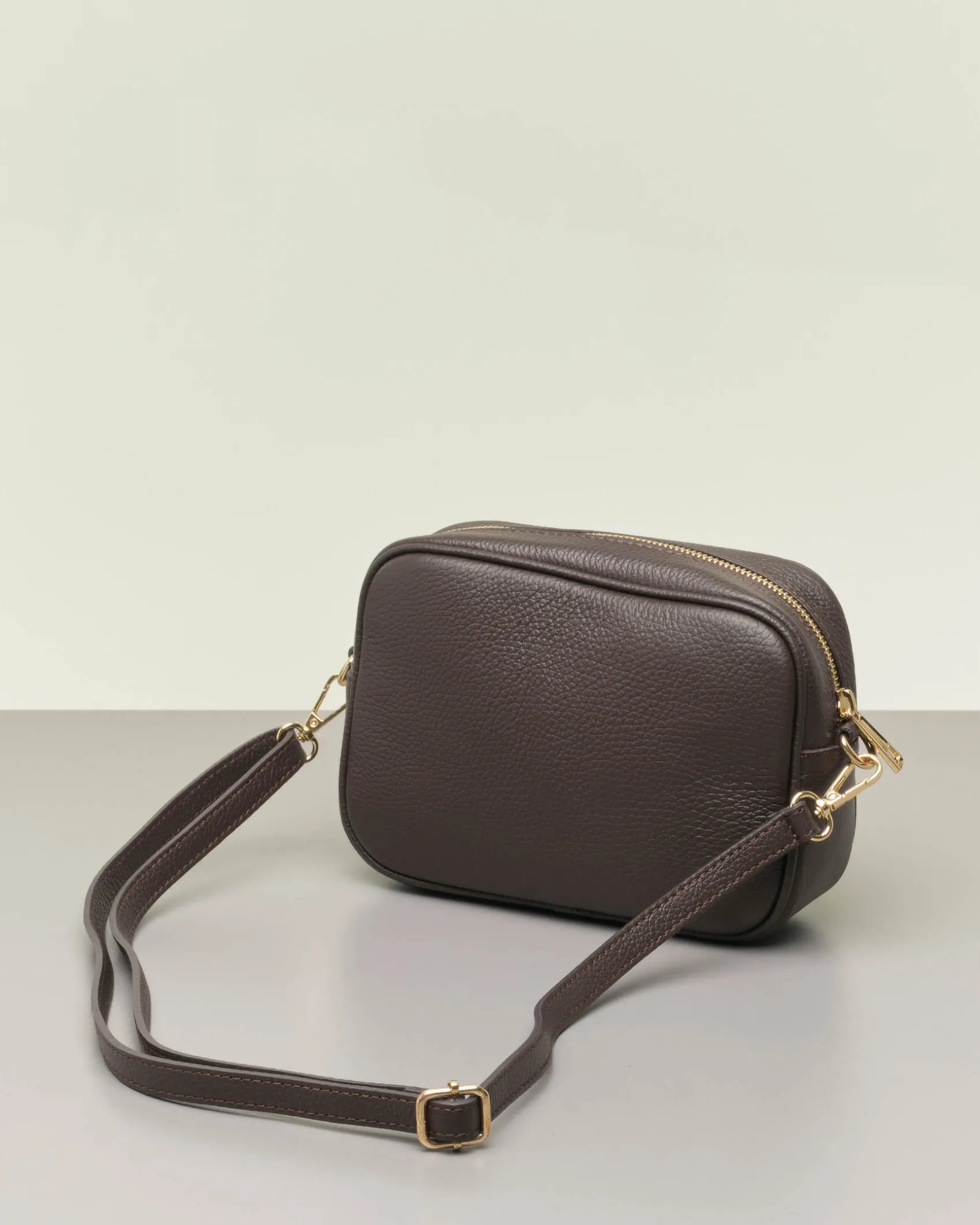 Cross bag color testa moro in pelle efetto martellato