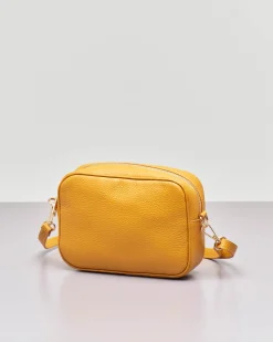 Cross bag in pelle senape effetto martellato