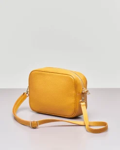 Cross bag in pelle senape effetto martellato