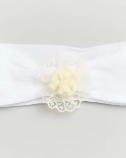 Fascia bianca da neonato con fiore in pizzo panna