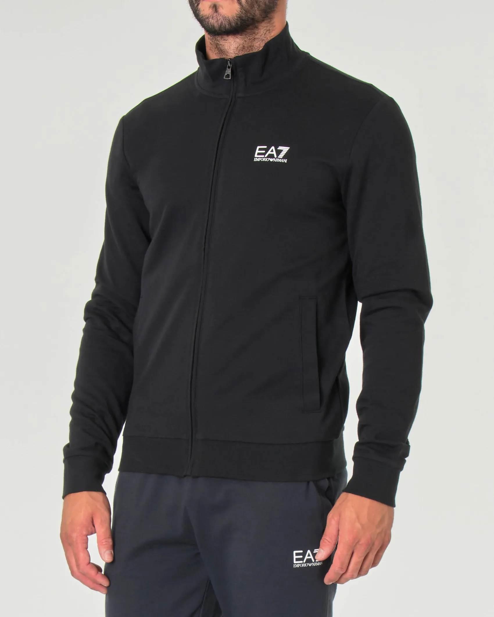 Felpa EA7 nera con chiusura zip e logo piccolo stampato
