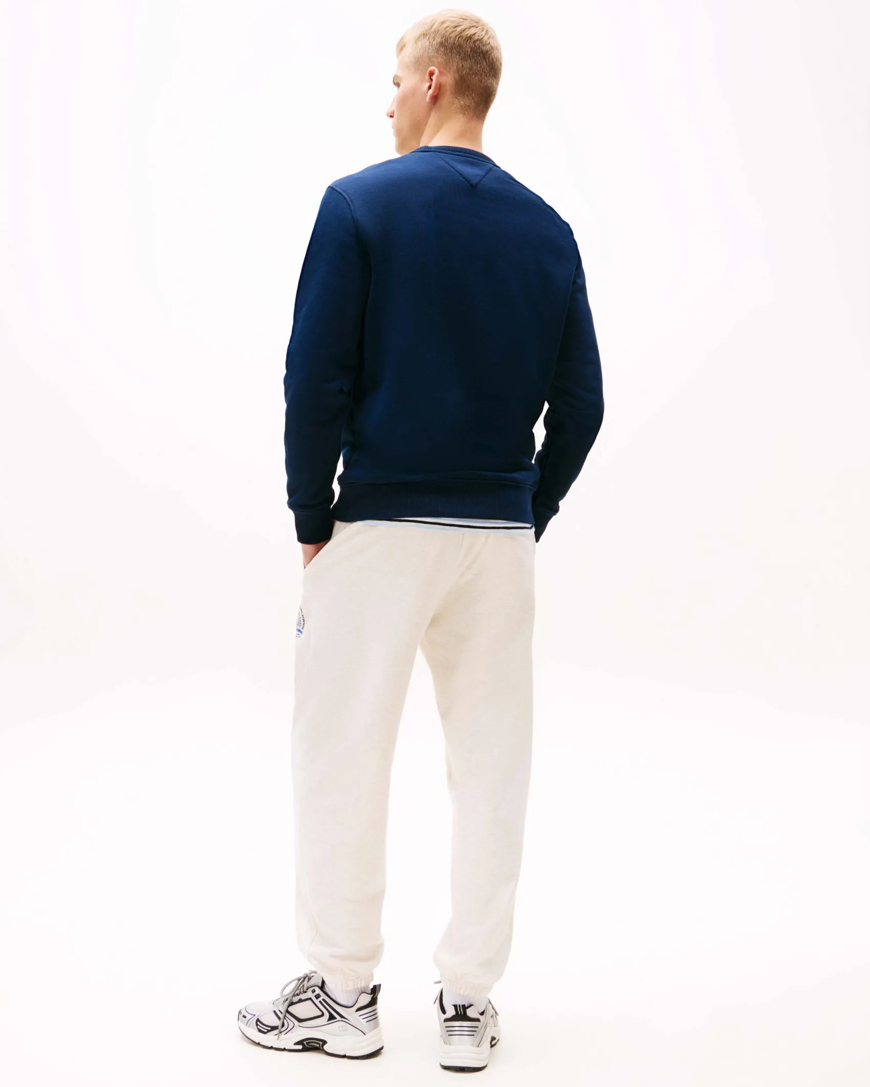 Felpa girocollo Tommy Jeans blu con flag porta logo al petto