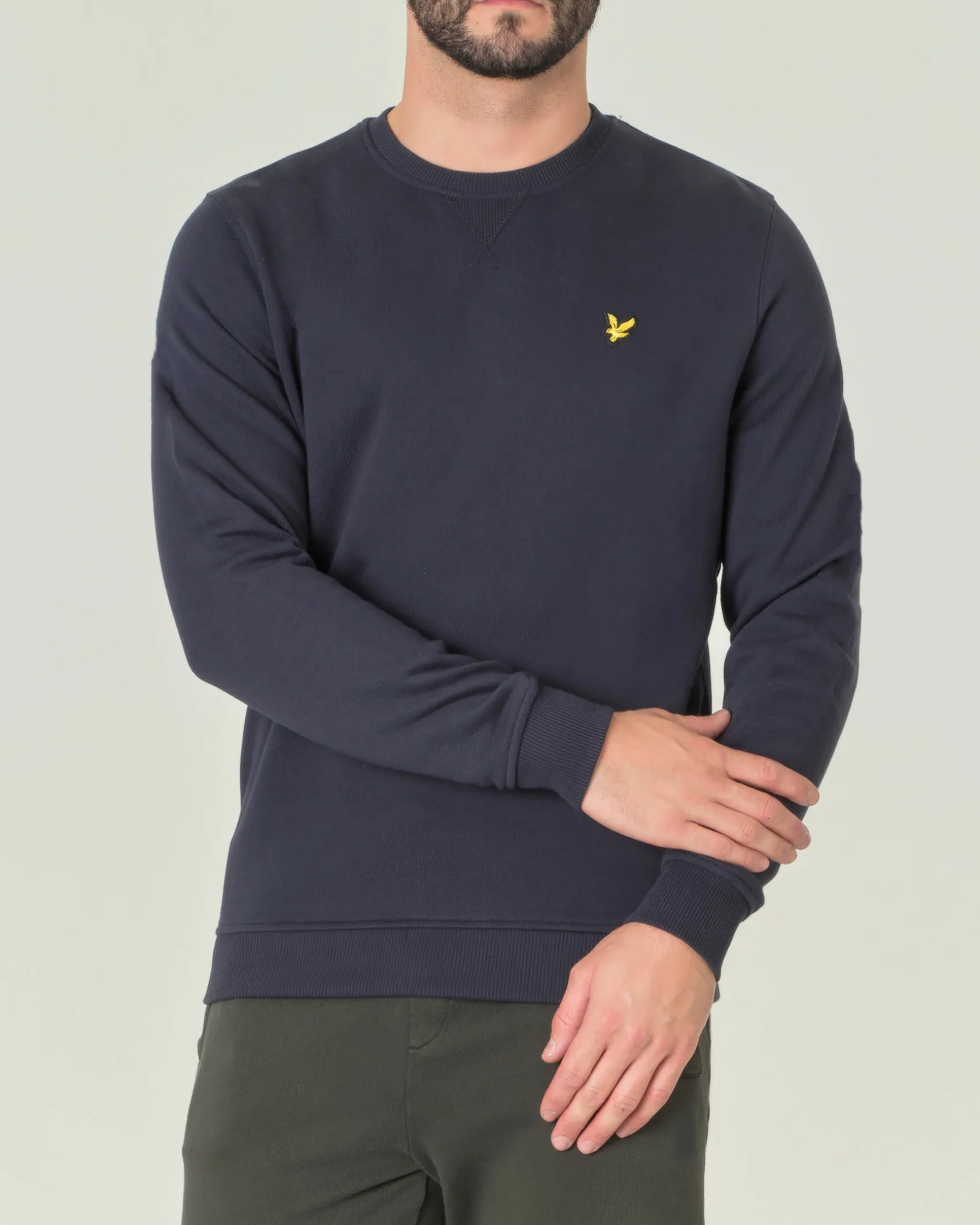 Felpa Lyle & Scott blu navy girocollo in cotone con logo aquila gialla sul petto