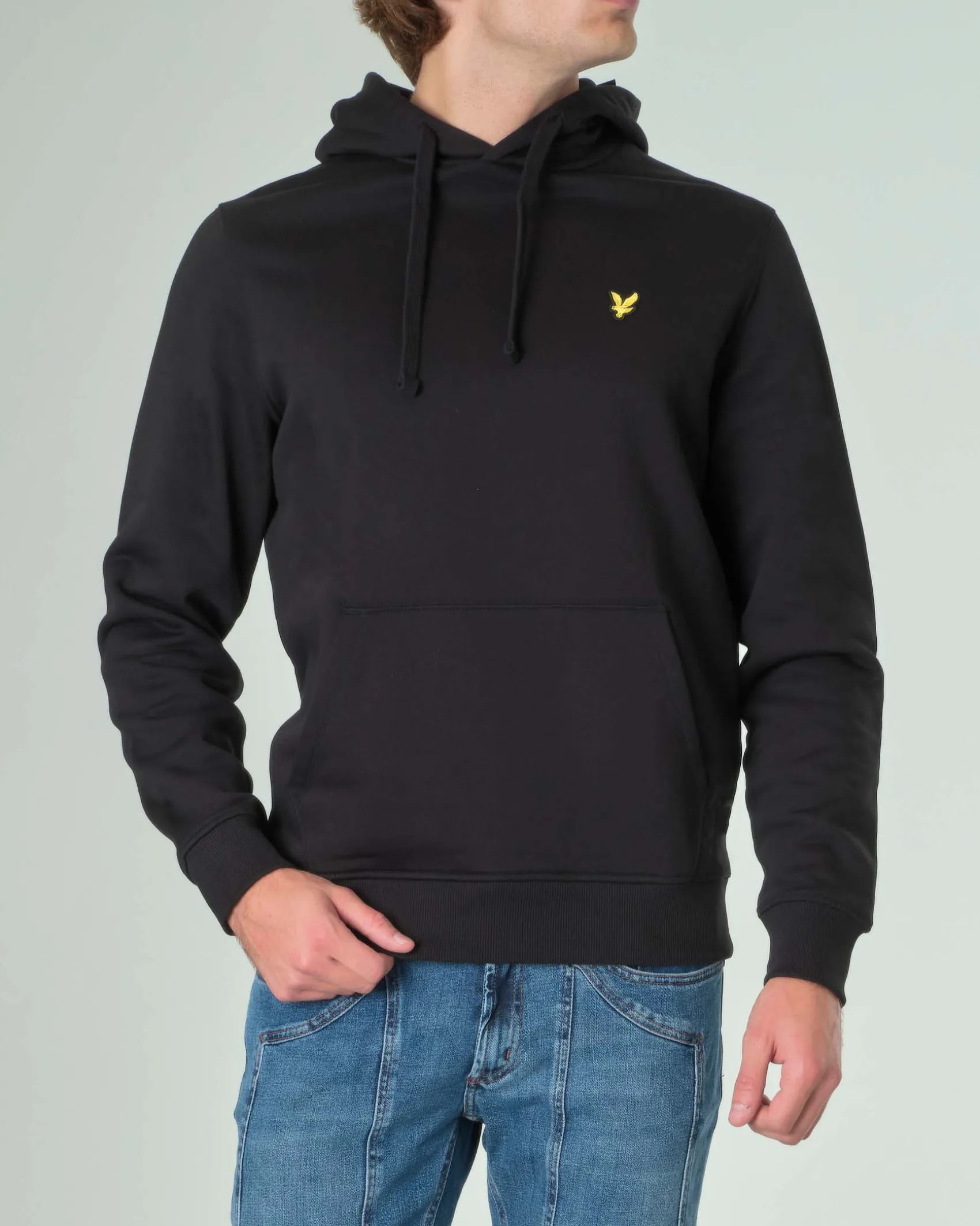 Felpa Lyle & Scott nera con cappuccio e logo aquila gialla