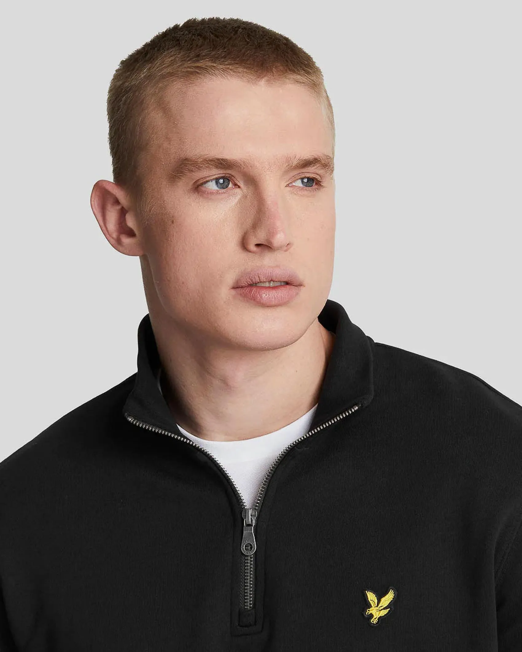 Felpa Lyle & Scott nera in cotone con apertura a mezza zip