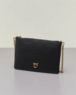 Flat Love bag in pelle liscia nera con tracolla removibile e logo dorato applicato