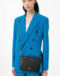 Flat Love bag in pelle liscia nera con tracolla removibile e logo dorato applicato