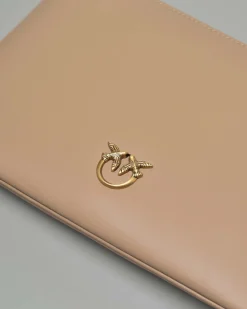 Flat Love bag in pelle liscia color cammello con tracolla removibile e logo dorato applicato