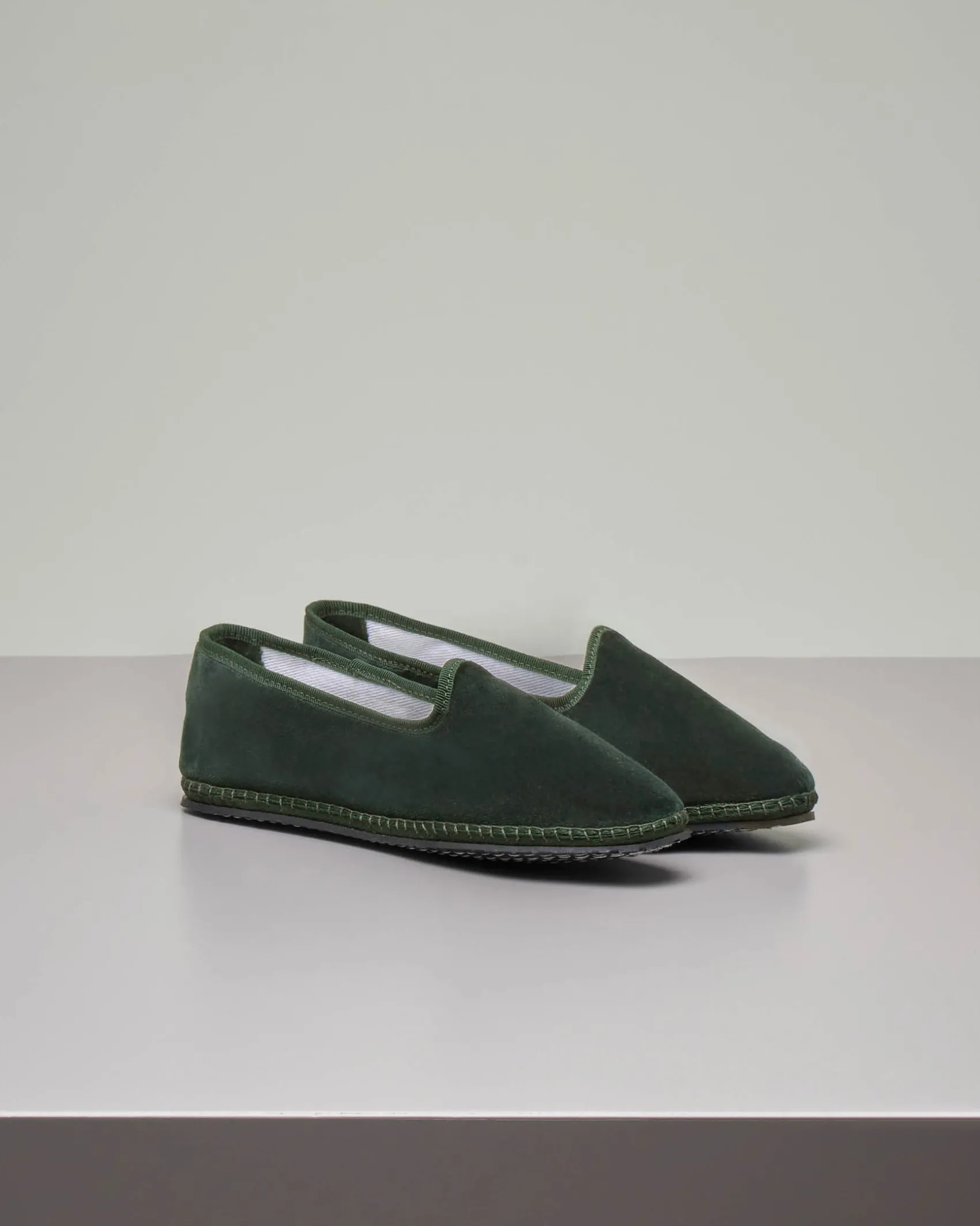 Friulane in velluto color verde militare