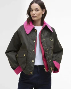 Giacca Barbour Spey Icons verde oliva in cotone cerato con colletto e polsini in velluto fucsia a costine