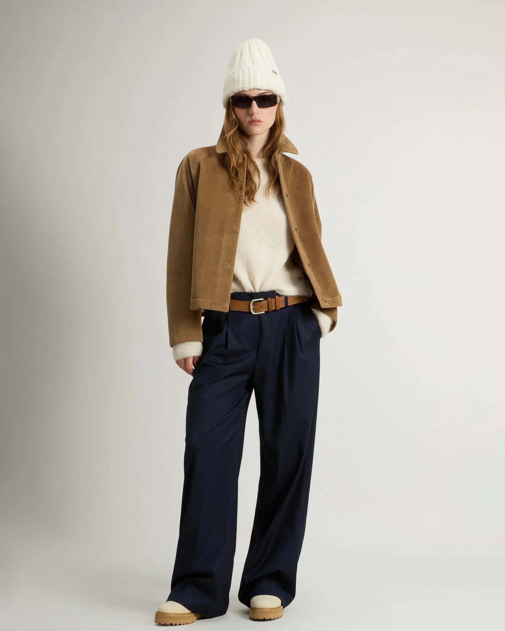Giacca color cammello Woolrich in velluto a costine di cotone con colletto a camicia