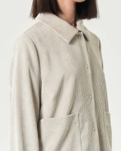 Giacca color gesso Jurerê in velluto di cotone a coste con colletto a camicia
