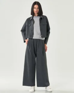 Giacca Hlo! grigio antracite cropped con colletto a camicia e taschini con patta