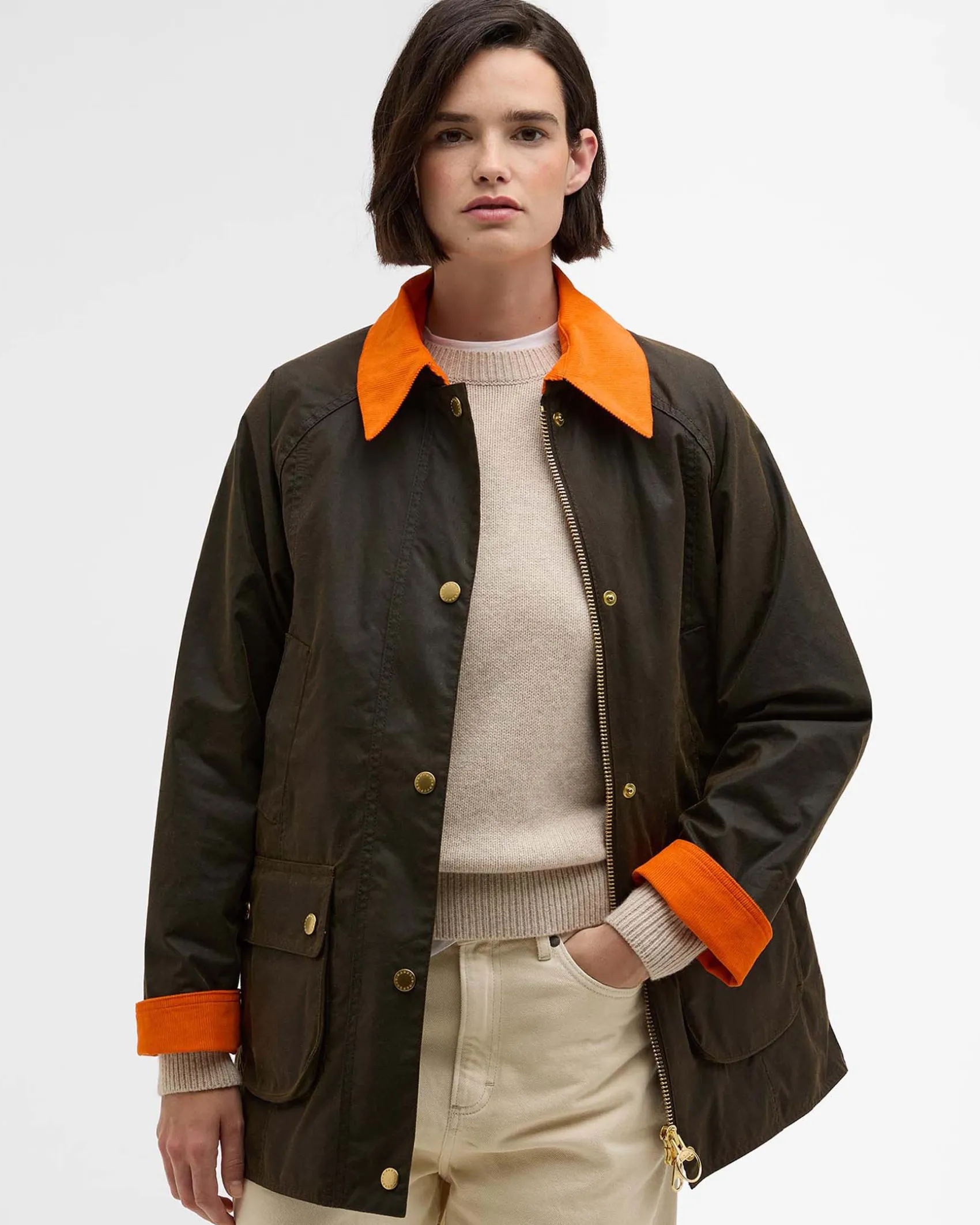 Giacca Modern Beadnell Barbour verde oliva in cotone cerato Thornproof con colletto e fodera arancioni