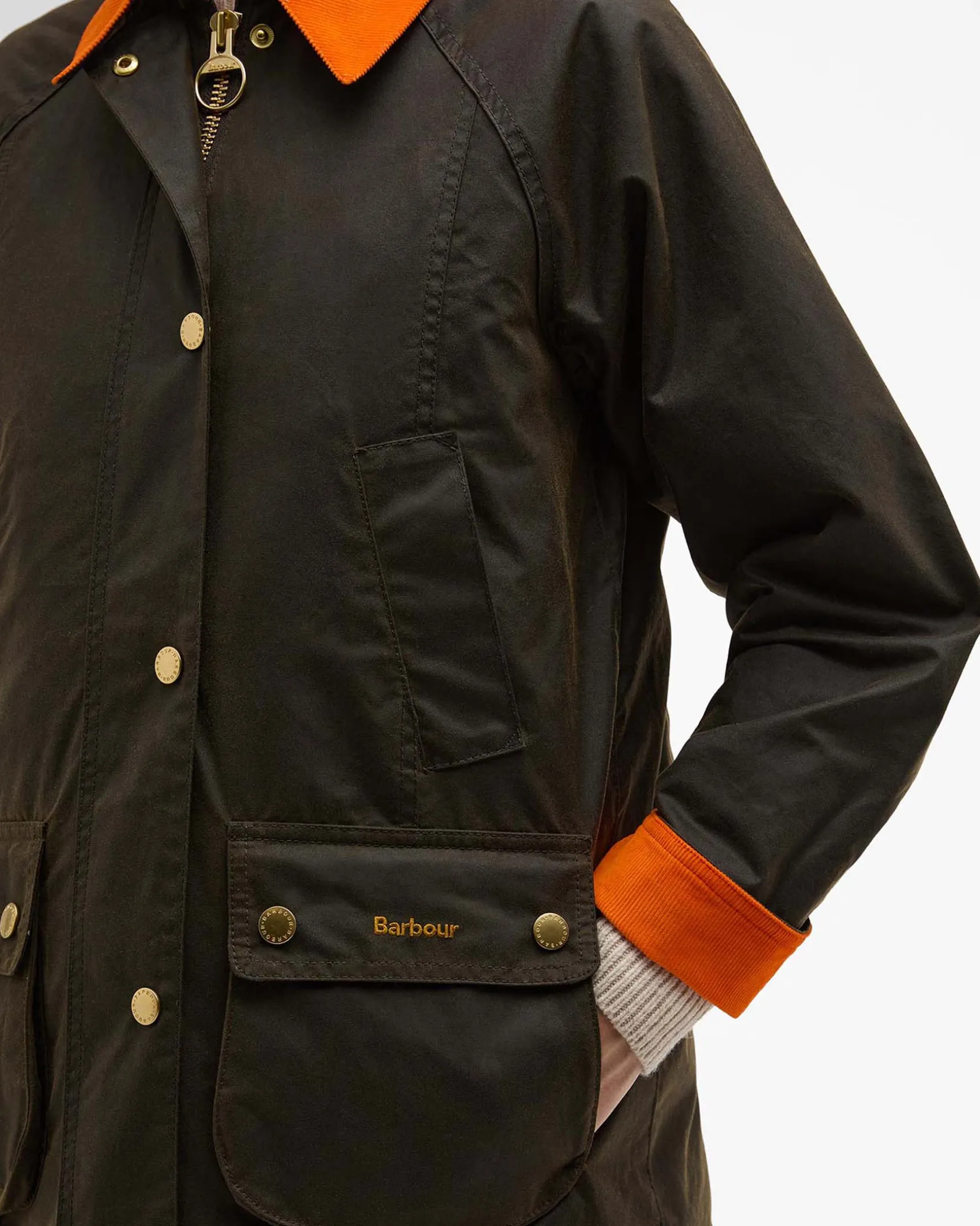 Giacca Modern Beadnell Barbour verde oliva in cotone cerato Thornproof con colletto e fodera arancioni