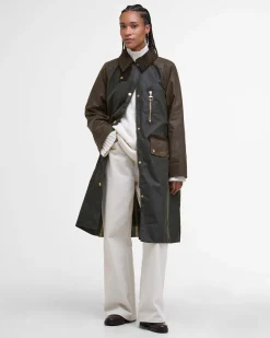 Giaccone lungo Barbour Evette in cotone cerato verde oliva motivo patchwork con colletto in velluto a costin