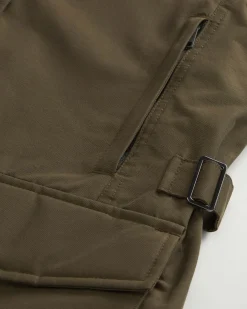 Giacone verde militare Woolrich in Ramar Cloth con colletto blu in velluto