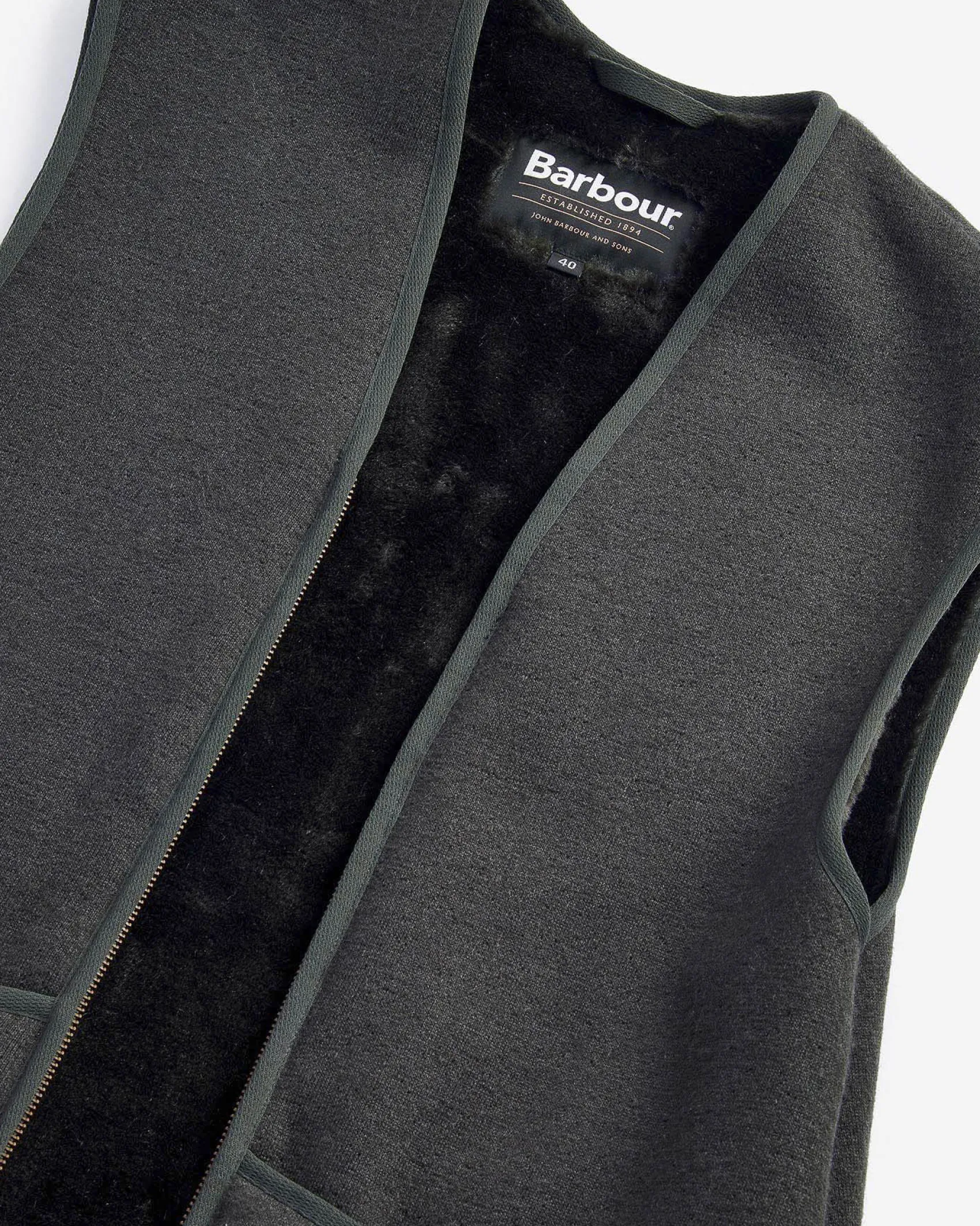 Gilet Barbour in pile color salvia con tasche a toppa